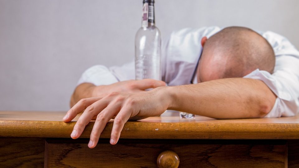 Resumo de abstinência alcoólica: diagnóstico, tratamento e mais!