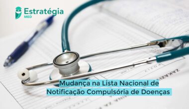Imagem de estetoscópio e prancheta com o texto Ministério da Saúde altera Lista Nacional de Notificação Compulsória de Doenças