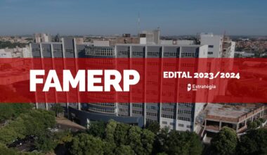 imagem ao fundo do Hospital de Base de São José do Rio Preto, com faixa vermelha sobreposta com as escritas em fonte branca "FAMERP Edital 2023/2024" e logotipo do Estratégia MED