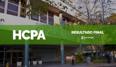 imagem ao fundo do Hospital de Clínicas de Porto Alegre, com faixa verde sobreposta com as escritas em fonte branca "HCPA Resultado Final" e logotipo do Estratégia MED
