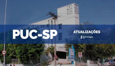 imagem ao fundo do Hospital Santa Lucinda, com faixa azul sobreposta com as escritas em fonte branca "PUC-SP Atualizações" e logotipo do Estratégia MED