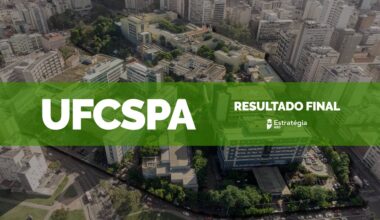 imagem aérea ao fundo do Complexo da UFCSPA, com faixa verde sobreposta com as escritas em fonte branca "UFCSPA Resultado Final" e logotipo do Estratégia MED