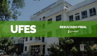 imagem ao fundo do Hospital Universitário Cassiano Antonio Moraes - HUCAM, com faixa verde sobreposta com as escritas em fonte branca "UFES Resultado Final" e logotipo do Estratégia MED