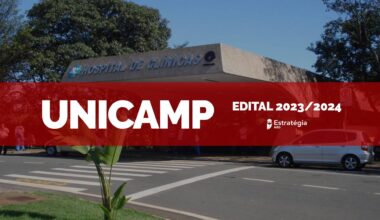 imagem ao fundo do Hospital de Clínicas da Unicamp, com faixa vermelha sobreposta com as escritas em fonte branca "UNICAMP Edital 2023/2024" e logotipo do Estratégia MED