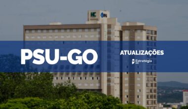 imagem ao fundo do Hospital das Clínicas da UFG, com faixa azul sobreposta com as escritas em fonte branca "PSU-GO Atualizações" e logotipo do Estratégia MED