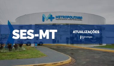 imagem ao fundo do Hospital Estadual Lousite Ferreira da Silva, com faixa azul sobreposta com as escritas em fonte branca "SES-MT Atualizações" e logotipo do Estratégia MED