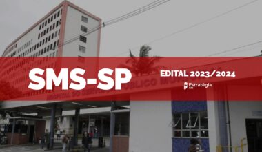 imagem ao fundo do Hospital do Servidor Público Municipal, com faixa vermelha sobreposta com as escritas em fonte branca "SMS-SP Edital 2023/2024" e logotipo do Estratégia MED