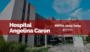 imagem ao fundo da Hospital Angelina Caron, com faixa vermelha sobreposta com as escritas em fonte branca "Hospital Angelina Caron Edital Residência Médica 2023/2024" e logotipo do Estratégia MED