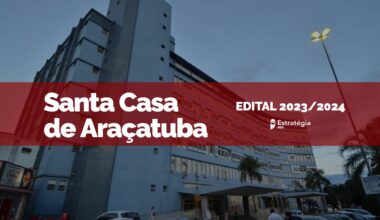 imagem ao fundo da Santa Casa de Araçatuba, com faixa vermelha sobreposta com as escritas em fonte branca "Santa Casa de Araçatuba Edital 2023/2024" e logotipo do Estratégia MED