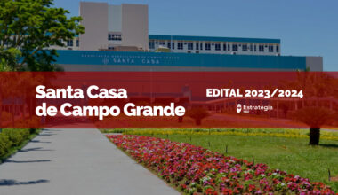 imagem ao fundo da Santa Casa de Campo Grande, com faixa vermelha sobreposta com as escritas em fonte branca "Santa Casa de Campo Grande Edital Residência Médica 2023/2024" e logotipo do Estratégia MED