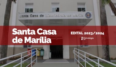 imagem ao fundo da Santa Casa de Marília, com faixa vermelha sobreposta com as escritas em fonte branca "Santa Casa de Marília Edital Residência Médica 2023/2024" e logotipo do Estratégia MED