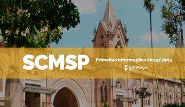 imagem ao fundo da Santa Casa de Misericórdia de São Paulo, com faixa azul sobreposta com as escritas em fonte branca "SCMSP primeiras informações" e logotipo do Estratégia MED