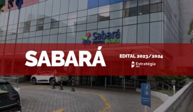 imagem ao fundo do Hospital Infantil Sabará, com faixa vermelha sobreposta com as escritas em fonte branca "SABARÁ Edital 2023/2024" e logotipo do Estratégia MED