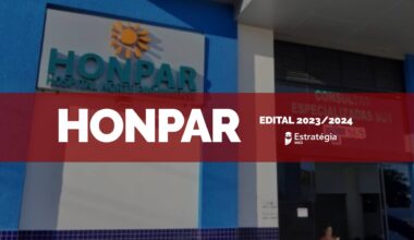 imagem aérea do Hospital Norte Paranaense, com faixa vermelha sobreposta com as escritas em fonte branca "HONPAR Edital 2023/2024" e logotipo do Estratégia MED