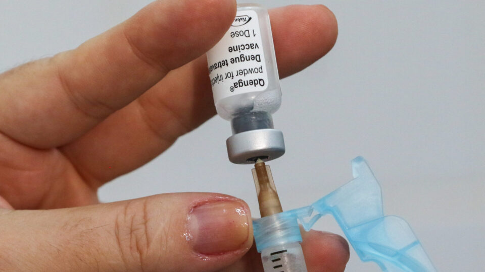 Ministério da Saúde passa a recomendar a vacina contra Dengue para pessoas de 10 a 14 anos